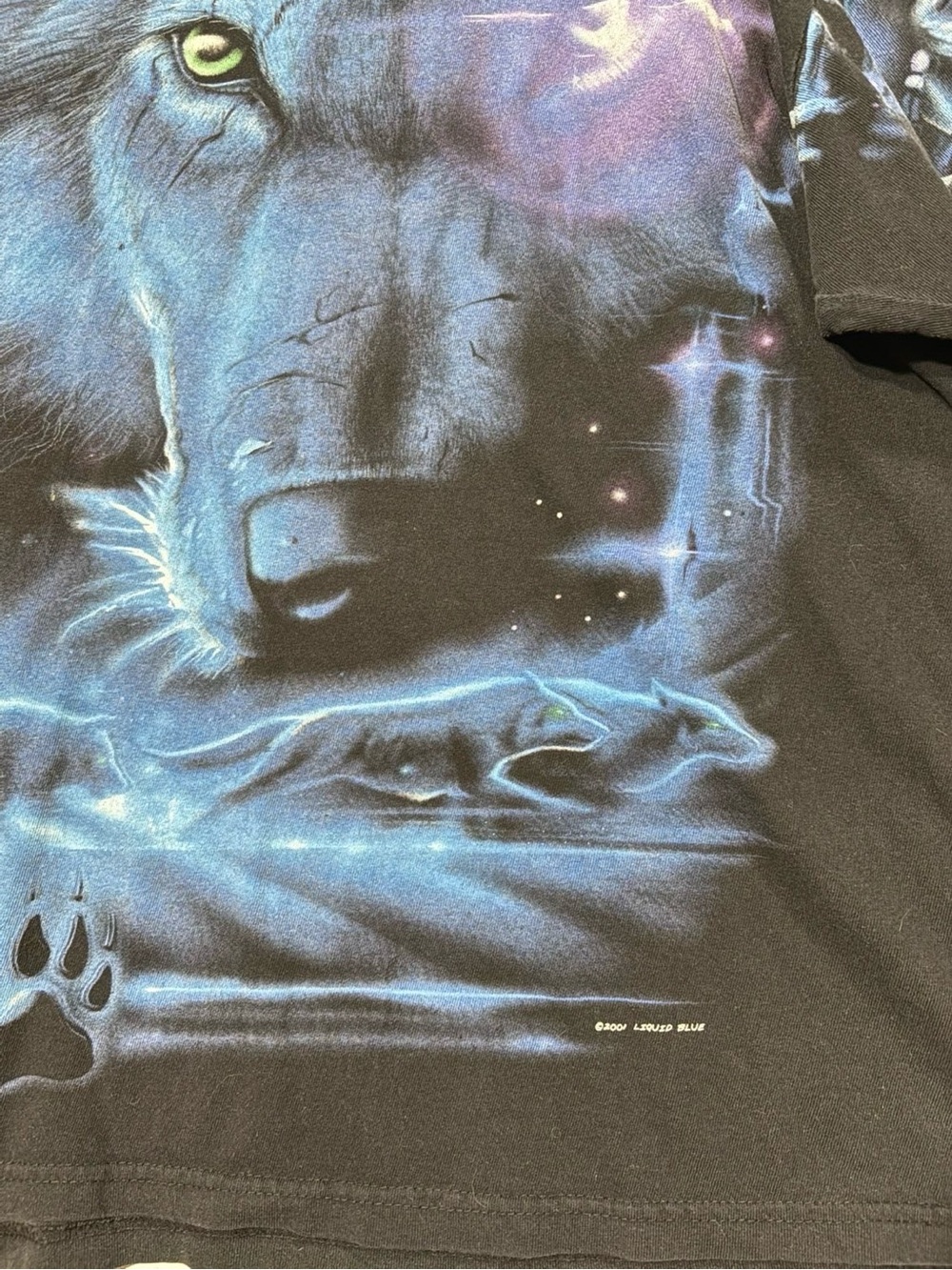 Vintage 2001 Liquid Blue Black & Blue Wolf Graphic Tee - Picture 2 of 8